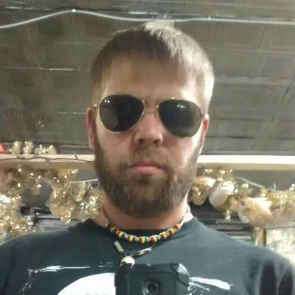 Meet your Posher, Daniel - Picture 1 of 3